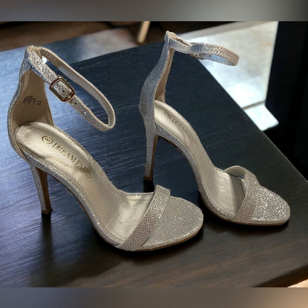 Size 6 Silver sparkly glitter open toe heels Karrie Dream Pairs 6842013024